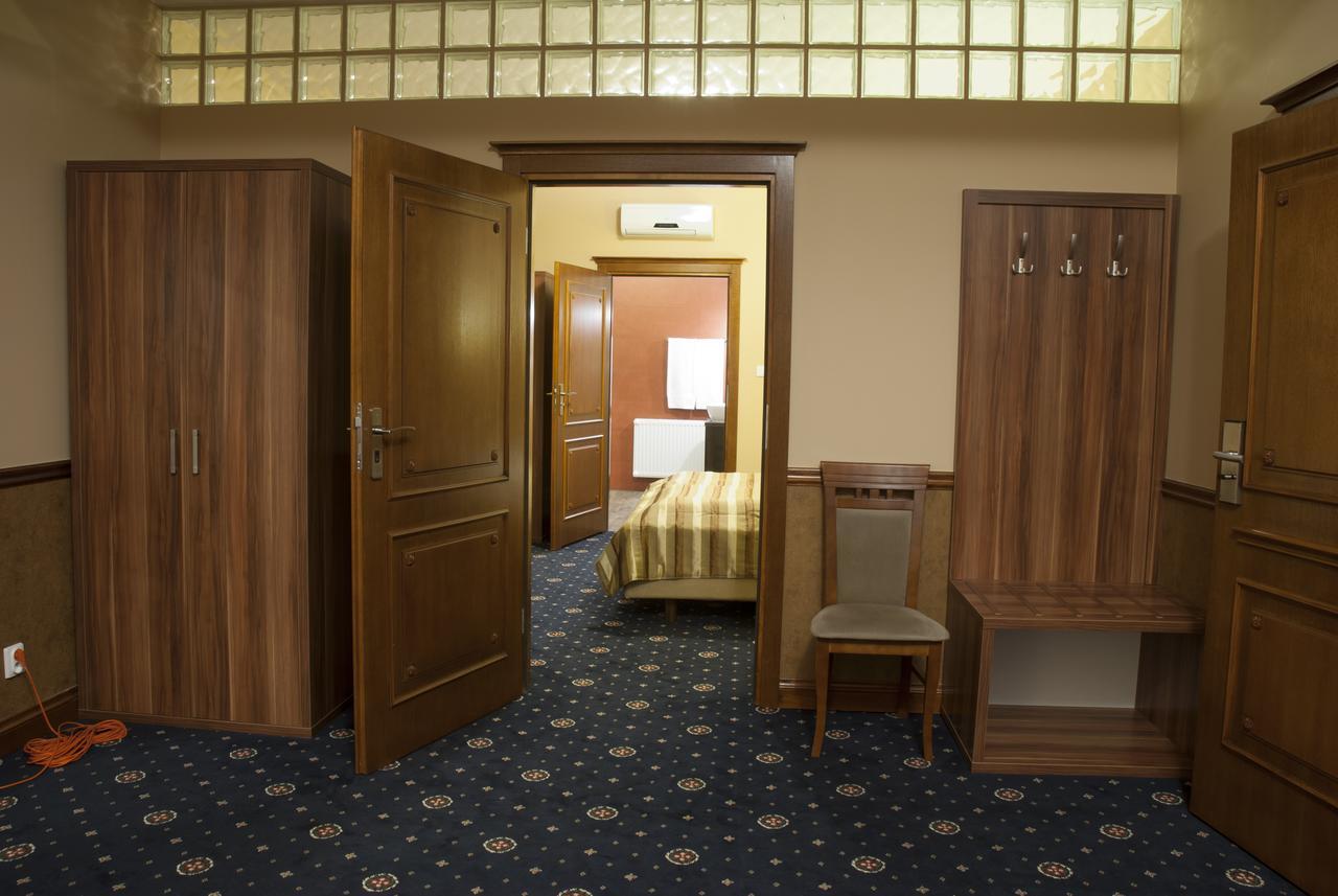 Hotel Dwor Galicja Stalowa Wola Exterior photo